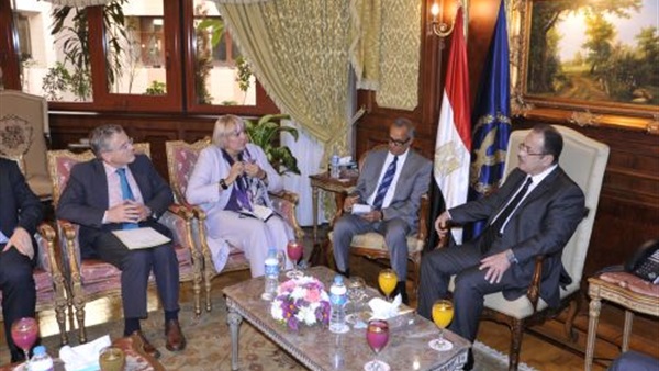 وزير الداخلية يستقبل
