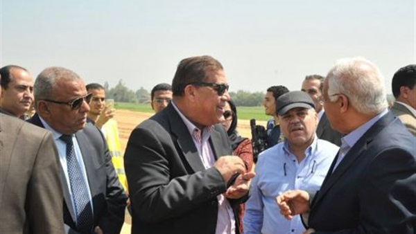 بالصور.. وزير النقل