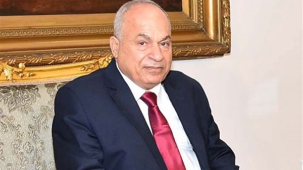 إحالة مفتش آثار وآخرين