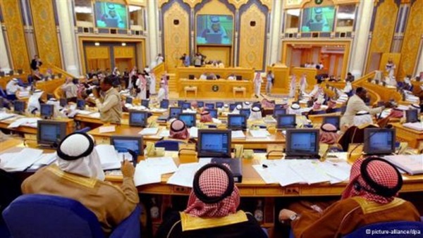 بالإجماع ودون أي
