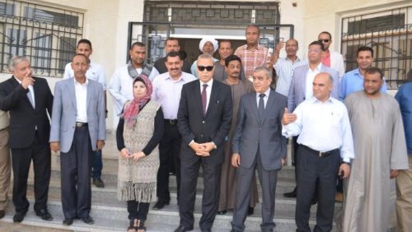 بالصور.. محافظ قنا