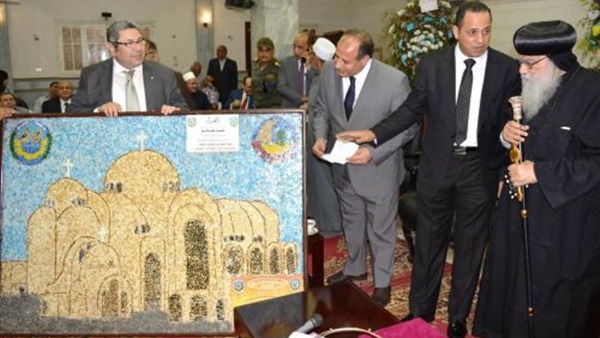 بالصور .. رئيس جامعة