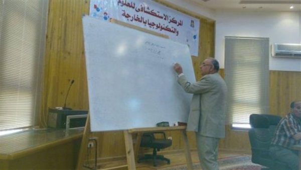 بالصور.. مدير تعليم
