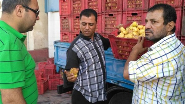 ضبط فاكهة فاسدة بمصنع