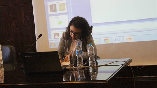 لية الآداب بجامعة