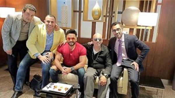 تامر حسني لحظة وصوله
