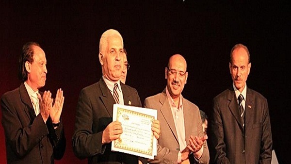 المؤلف المسرحي صادق