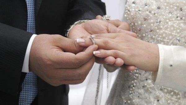 عروس تصاب بالعمى