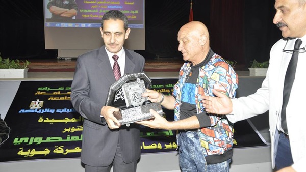 جامعة القناة تكرم