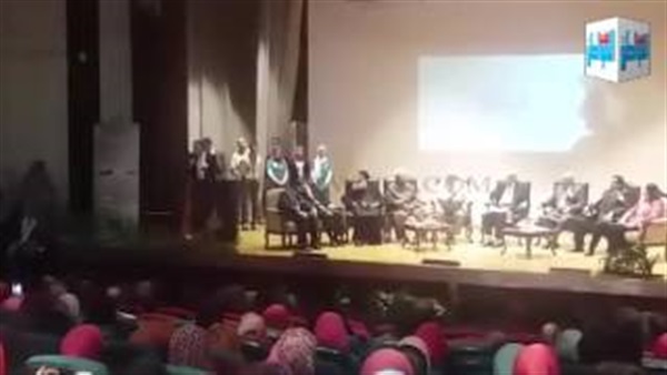 عصام خليفة يلقي قصيدة