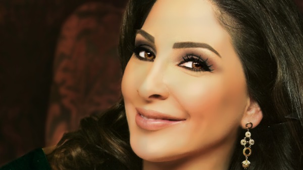 الفنانة إليسا
