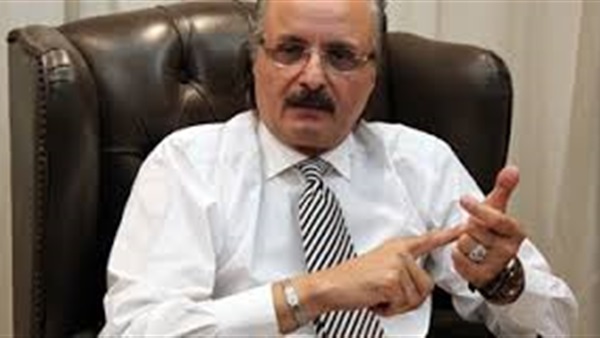 الدكتور نبيل عبد