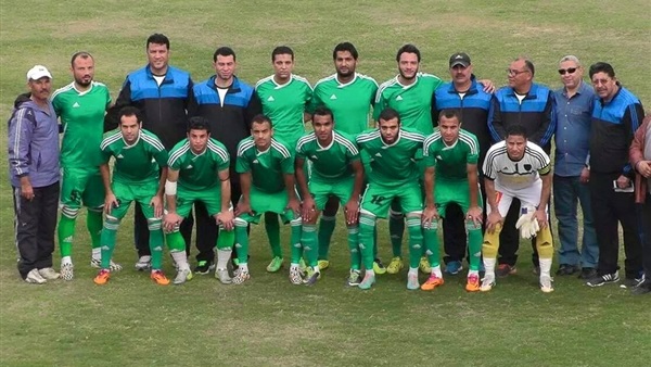 فريق الكرة بنادي