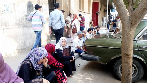 وقفة احتجاجية لموظفي