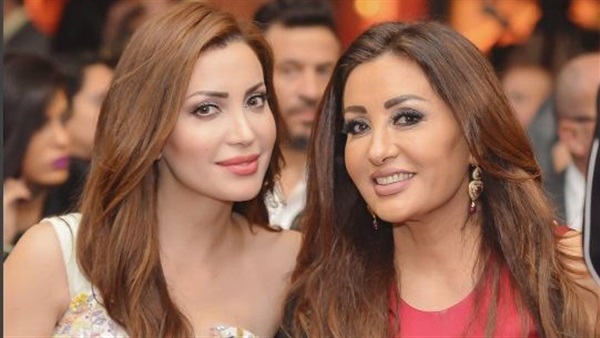  الفنانة الجزائرية