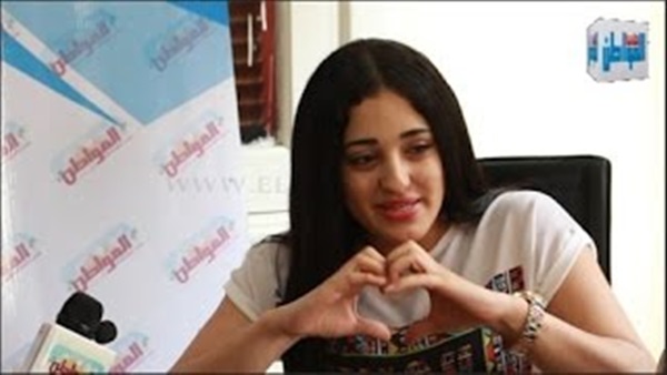 الفنانة الشابة دنيا