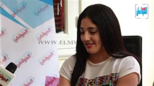 الفنانة الشابة دنيا