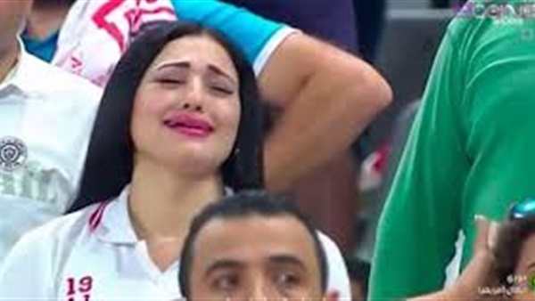 الفنانة الشابة دنيا