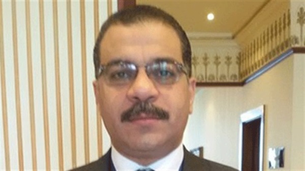 الدكتور عادل عبد