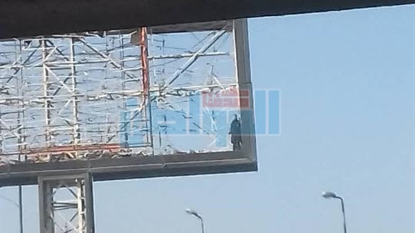 فتاة تهدد بالانتحار