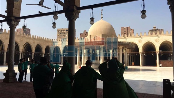 الأجانب بالحجاب والمسلمات