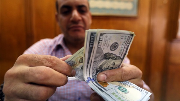 هبوط الدولار أمام