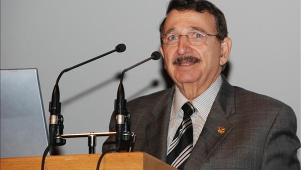 الدكتور مصطفى السيد،
