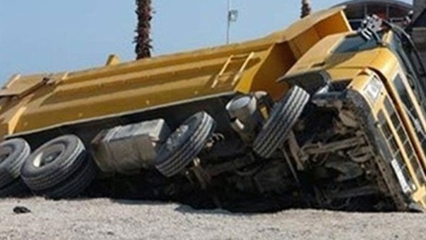 إنقلاب شاحنة بطريق
