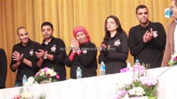 فريق عمل عرائس مسرح