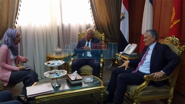 السفير الفرنسي يزور