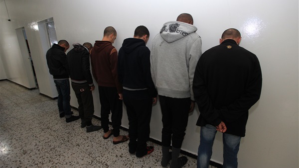 التحقيق مع 27 متهمًا
