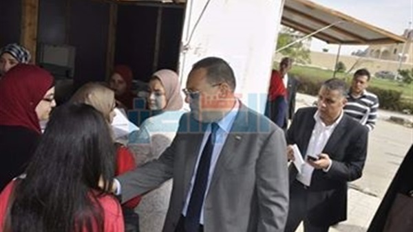 الدكتور ممدوح غراب،