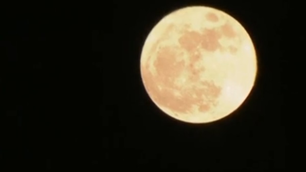 ظاهرة القمر العملاق