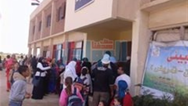 توافد أهالي القنطرة