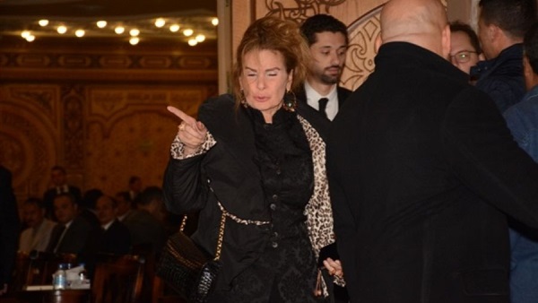 يسرا تصل عزاء الراحل