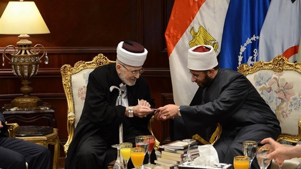 الأزهري يودع الوفد