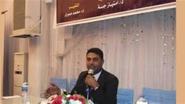 الدكتور أحمد عبيد،