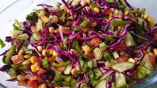 سلطة الكرنب بالحمص