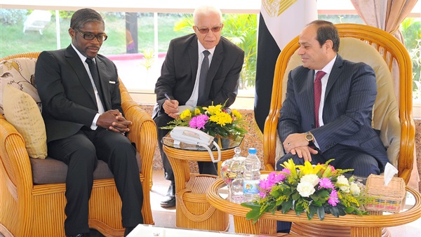 السيسي يجتمع مع مسؤولين