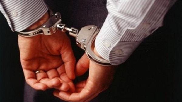 قبض على مدير فرع