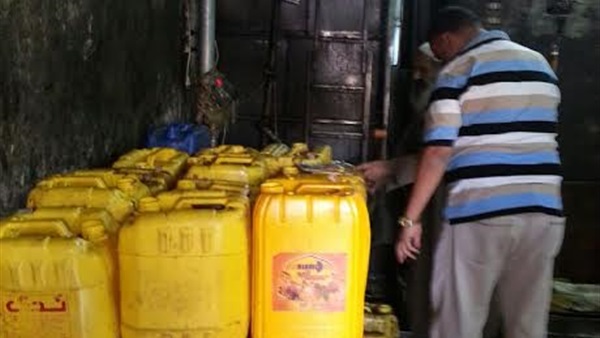 ضبط عامل يدير مصنع