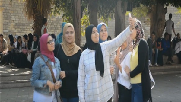 مجموعة من طلاب إعلام