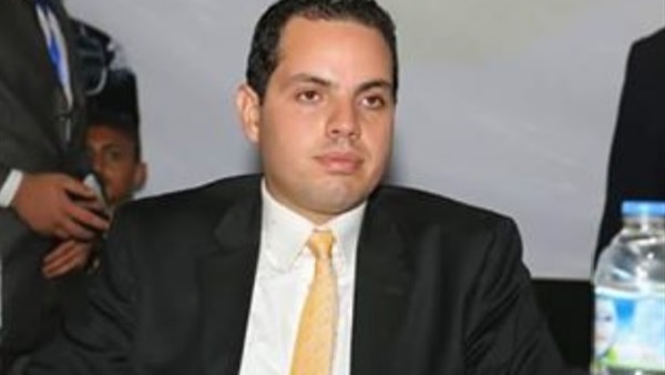 المحلل السياسي، أحمد