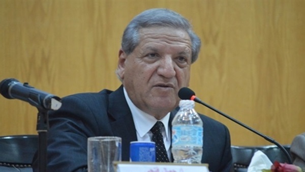 فخري الفقي أستاذ
