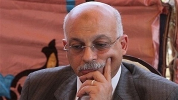 الدكتور أحمد حسين