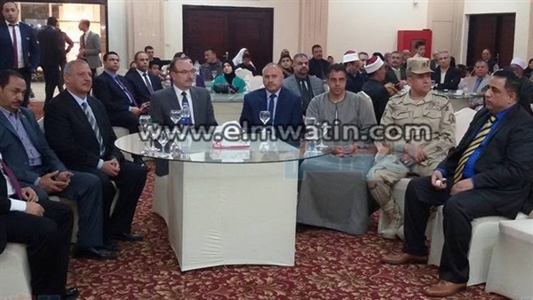 محافظ بني سويف أثناء