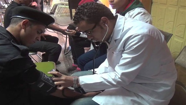 ضباط يتبرعون بالدم