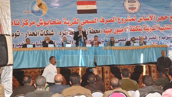 محافظ بني سويف يلتقي
