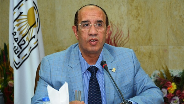 الدكتور أحمد عبده