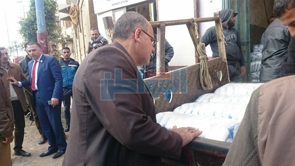 توزيع 15 طن سكر على